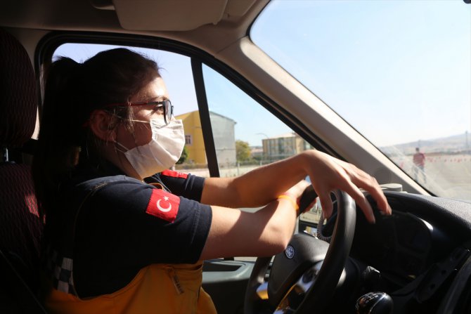 Sivas'ta sağlıkçılar ambulans şoförü olmak için zorlu parkurlarda ter döktü