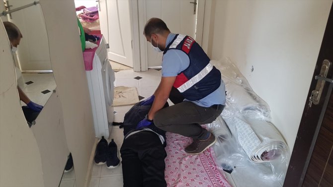 Bursa'da böcek ilacından uyuşturucu yaptığı iddia edilen 3 kişi yakalandı