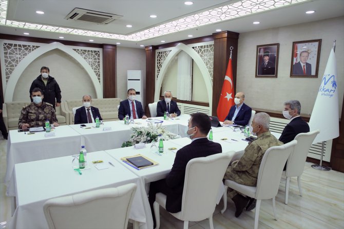 İçişleri Bakanı Süleyman Soylu, valilerle Kovid-19 tedbirlerini görüştü