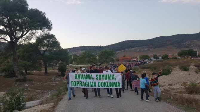 İzmir'de vatandaşlardan ağaç kesimine tepki