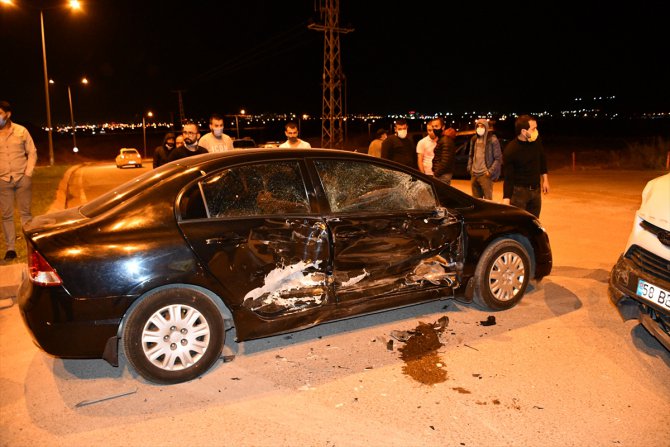 Sivas'ta otomobil ile minibüs çarpıştı: 2 yaralı