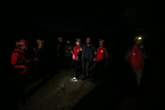 GÜNCELLEME 2 - Uludağ'ın eteklerinde kaybolan 4 kişi ekiplerce kurtarıldı