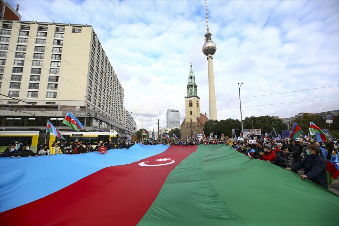 Berlin’de Azerbaycan’a destek gösterisi düzenlendi