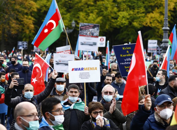Berlin’de Azerbaycan’a destek gösterisi düzenlendi