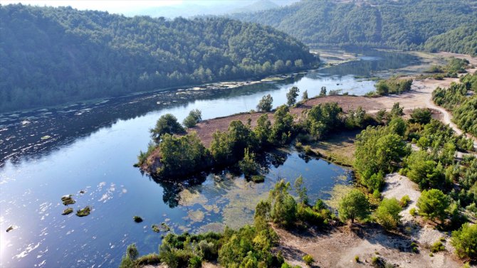 Çukurova'nın "can suyu" Ceyhan Nehri kartpostallık manzaralar sunuyor