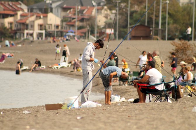 Düzce'de olta balıkçıları sahillere akın etti