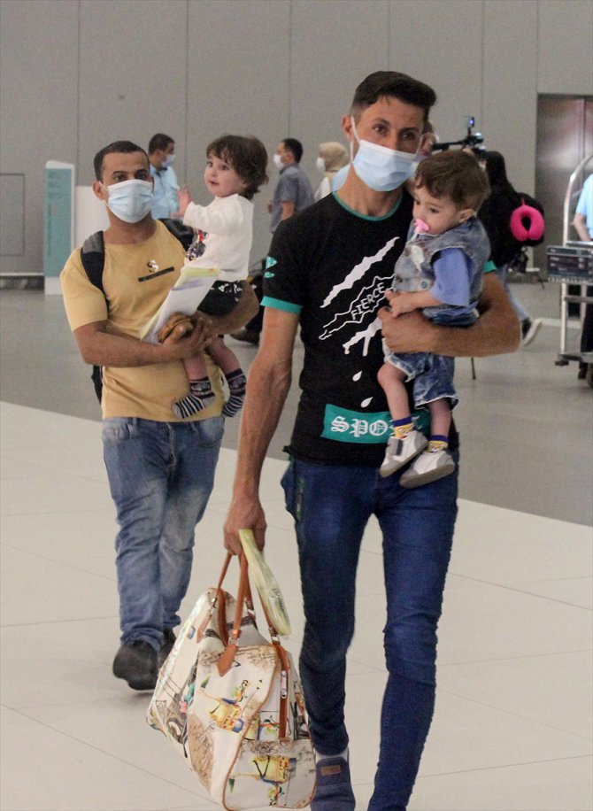 Iraklı 79 hasta, tedavi için özel seferle Türkiye'ye getirildi