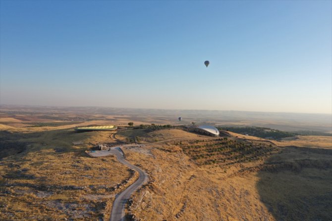 Göbeklitepe'de sıcak hava balonuyla resmi uçuşlar başladı