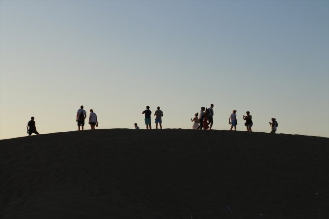 Patara'nın kum tepeleri turistlere çöl deneyimi yaşatıyor