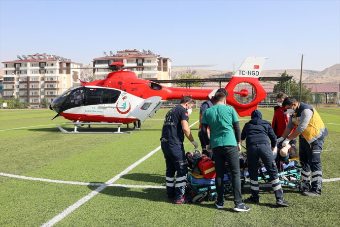 Ambulans helikopter çapa motorundan düşen kadın için havalandı