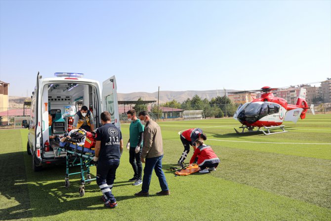 Ambulans helikopter çapa motorundan düşen kadın için havalandı