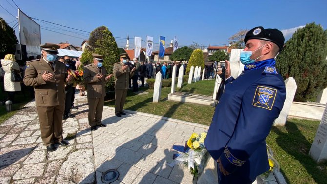 Bosna Hersek'in ilk Cumhurbaşkanı Aliya İzetbegoviç kabri başında anıldı