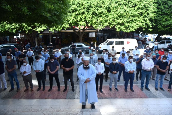 Ermenistan'ın saldırısında ölen Azerbaycanlı siviller için gıyabi cenaze namazı kılındı