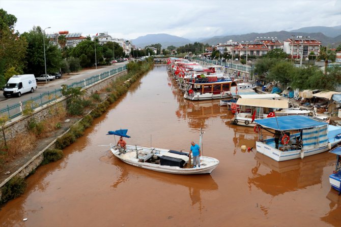 Fethiye'de yağış sonrası denizin rengi değişti