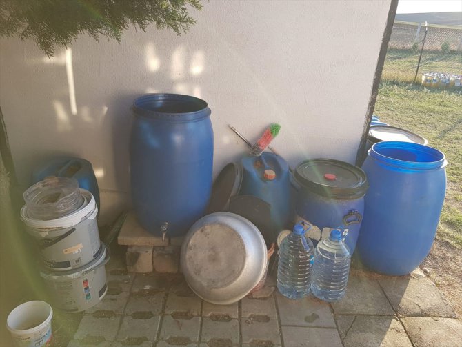 Tekirdağ'da bir bağ evinde 586 litre kaçak içki ele geçirildi