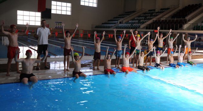 "Yüzme Bilmeyen Kalmasın" projesiyle Artvin'de 1000 öğrenci yüzme öğreniyor