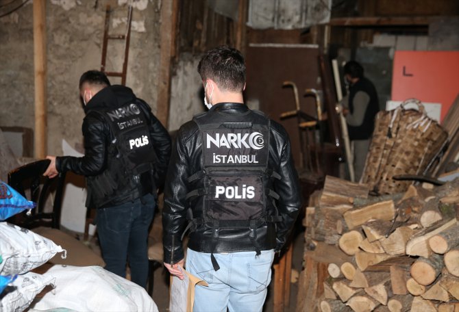Beyoğlu'nda düzenlenen uyuşturucu operasyonunda çok sayıda şüpheli gözaltına alındı