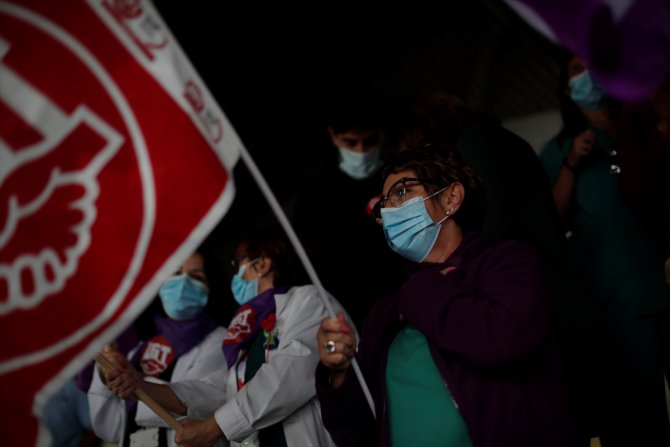 İspanya'da sağlık çalışanları, Kovid-19'la artan sorunlara karşı eylem yaptı