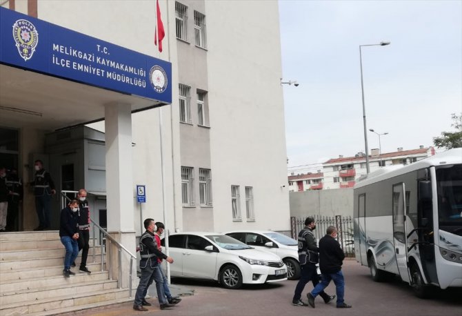 Kayseri'de aranan ikisi firari hükümlü 20 kişi yakalandı