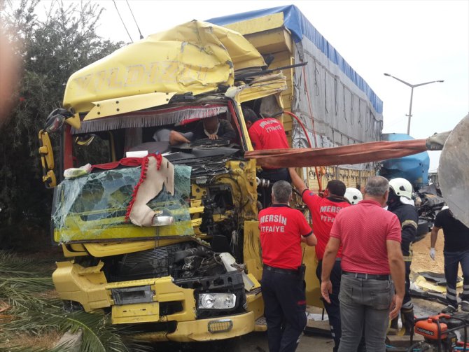 Mersin'de zincirleme trafik kazası: 2 yaralı