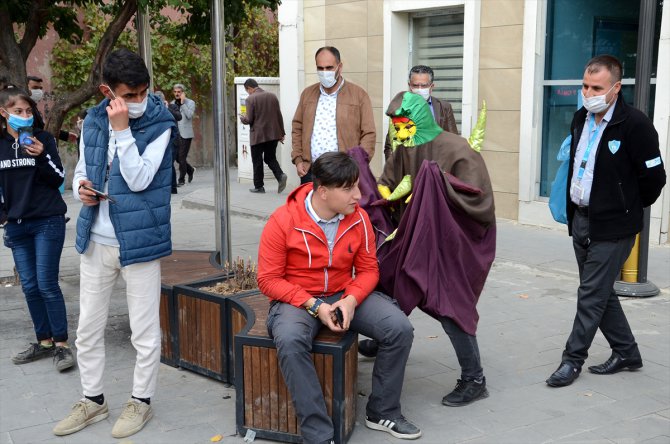 Bitlis'te Kovid-19'a dikkati çekmek için tiyatro oyunu sahnelendi