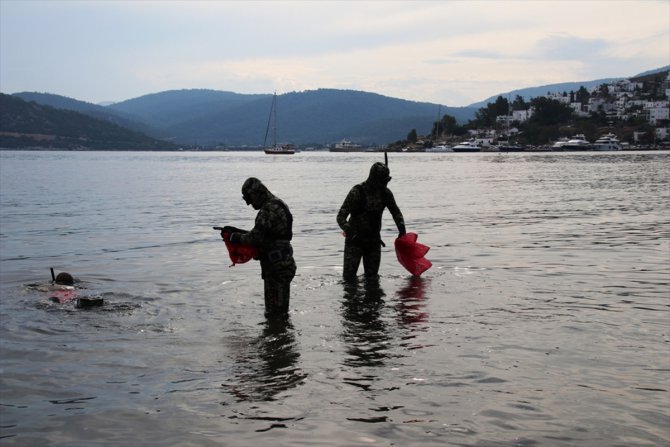 Bodrum'da dalgıçlar deniz dibi temizliğinde 225 kilogram atık çıkardı