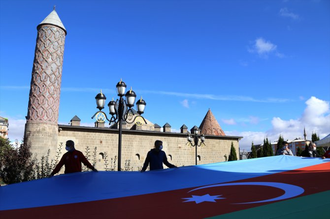 Erzurum'da "Türkiye Azerbaycan dostluk yürüyüşü" düzenlendi