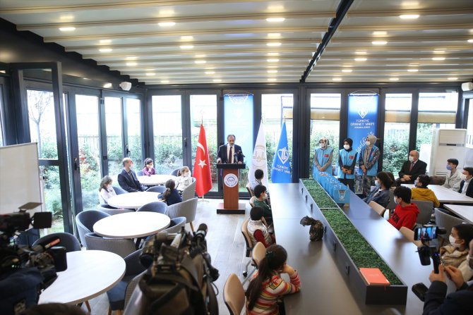 Türkiye Diyanet Vakfı İstanbul Şubesinden 50 öğrenciye tablet desteği