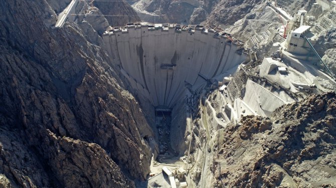 Türkiye'nin en yüksek barajında yüzde 87'lik fiziki gerçekleşme sağlandı