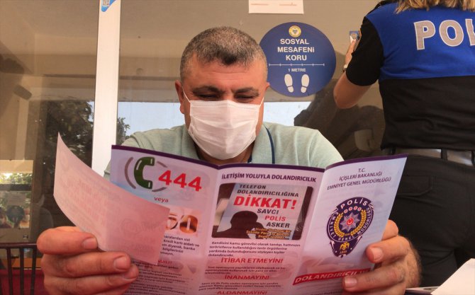 Adana'da polis, Kovid-19 ile çeşitli suçlarla ilgili vatandaşı bilgilendirdi