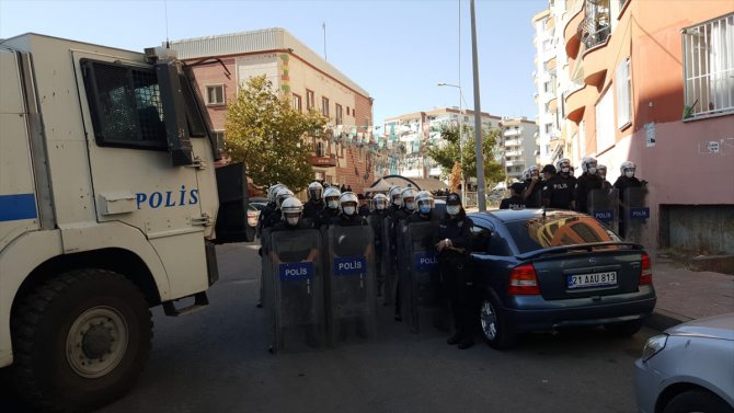 Diyarbakır'da HDP il ve ilçe binasında arama