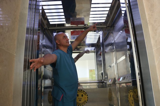Hatay'da sağlık çalışanı asansörü 5 saniyede dezenfekte eden sistem geliştirdi