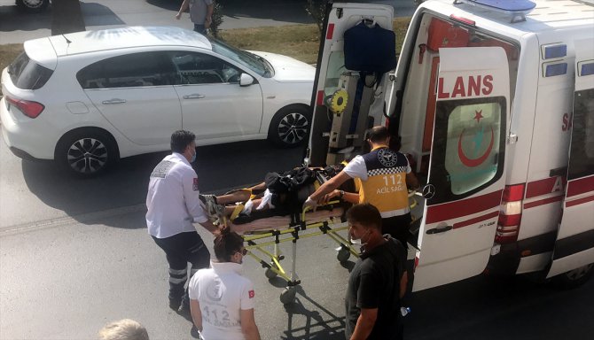 Muğla'da iki kişinin yaralandığı trafik kazası güvenlik kamerasında