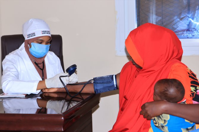 Somali'de Türk doktorların açtığı sağlık merkezinde 17 bin kişi muayene oldu