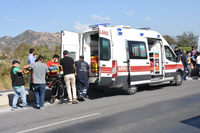 Aydın'da yolcu minibüsü devrildi: 5 yaralı