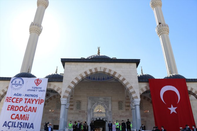 Diyanet İşleri Başkanı Ali Erbaş, Ağrı'da cami açılışı yaptı: