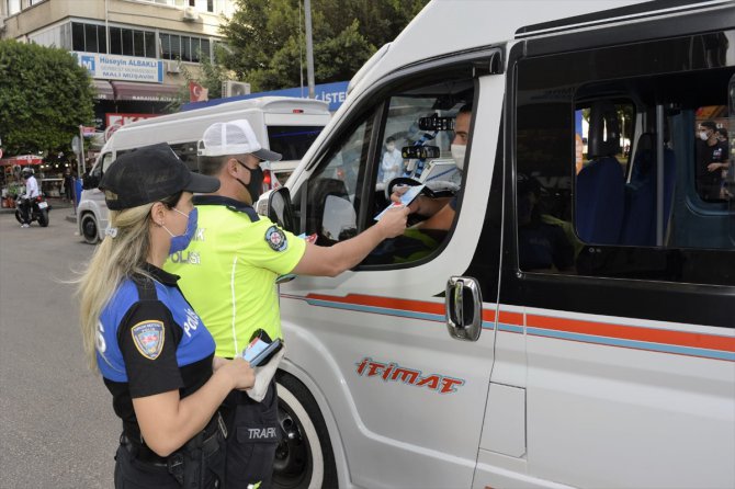 Adana'da "Korna trafiği açmaz" sloganıyla uygulama yapıldı