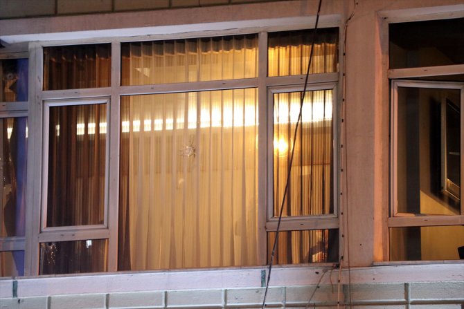 Kayseri'de rastgele açılan ateş sonucu restoranda hasar meydana geldi
