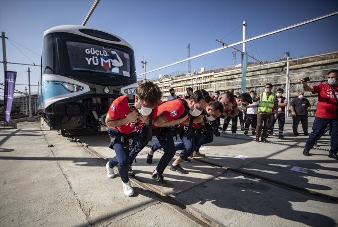 Metro İstanbul Strongman Challenge Tren Çekme Yarışması yapıldı