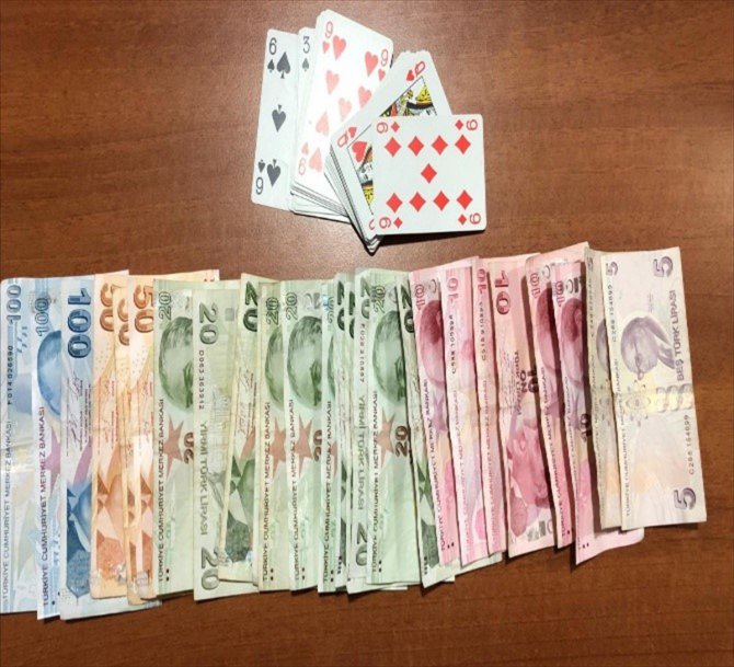 Zonguldak'ta kahvehanelerde kumar oynadığı tespit edilen 24 kişiye para cezası