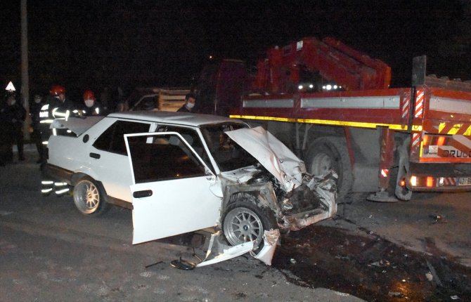 Aksaray'da dur ihtarına uymayan otomobil çekiciye çarptı: 1 ölü