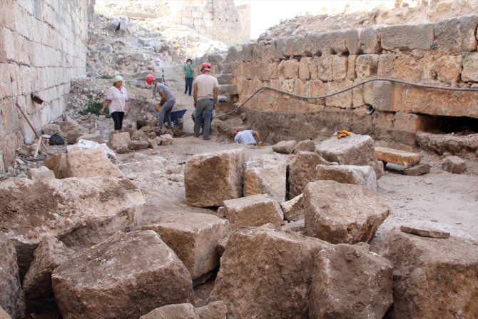 Kızkalesi'nin karada bulunan bölümünde kazı çalışması başlatıldı