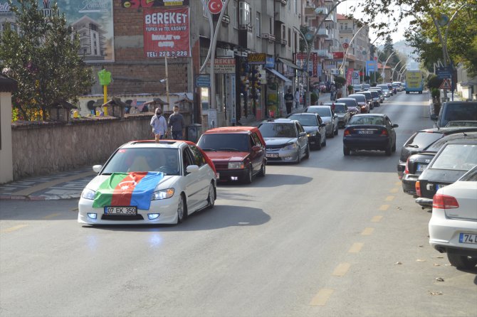 Modifiye araç tutkunlarından Azerbaycan'a konvoylu destek