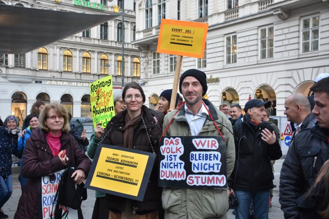 Avusturya'da Kovid-19 önlemleri protesto edildi