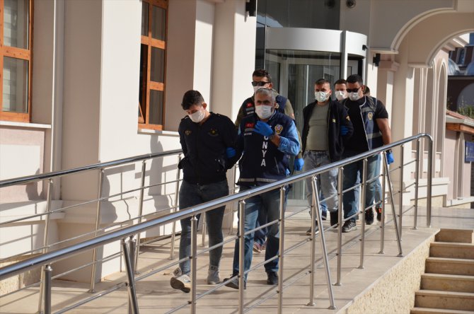 GÜNCELLEME - Konya'da bir kişinin öldüğü silahlı kavgayla ilgili 3 zanlı adliyeye sevk edildi