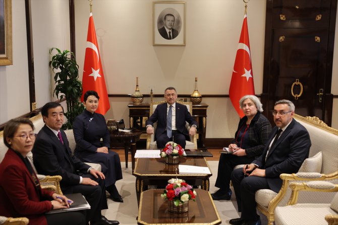 Cumhurbaşkanı Yardımcısı Oktay, Moğolistan Dışişleri Bakanı Battsetseg'i kabul etti
