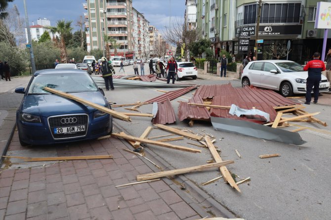 GÜNCELLEME - Denizli ile İzmir'de etkili olan lodos ve sağanak hayatı olumsuz etkiledi