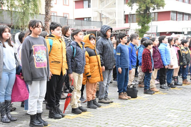 Depremden etkilenen Adana'da öğrenciler için ders zili çaldı