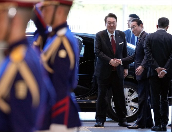 Güney Kore Devlet Başkanı Yoon, 12 yıl sonra ilk en üst düzey resmi ziyaret için Japonya'da
