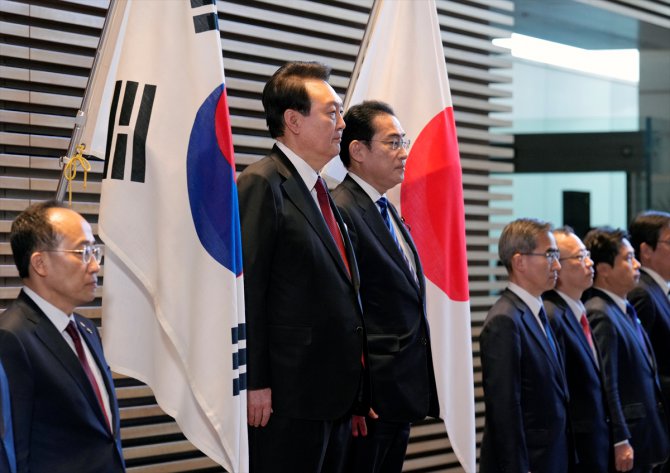 Güney Kore Devlet Başkanı Yoon, 12 yıl sonra ilk en üst düzey resmi ziyaret için Japonya'da